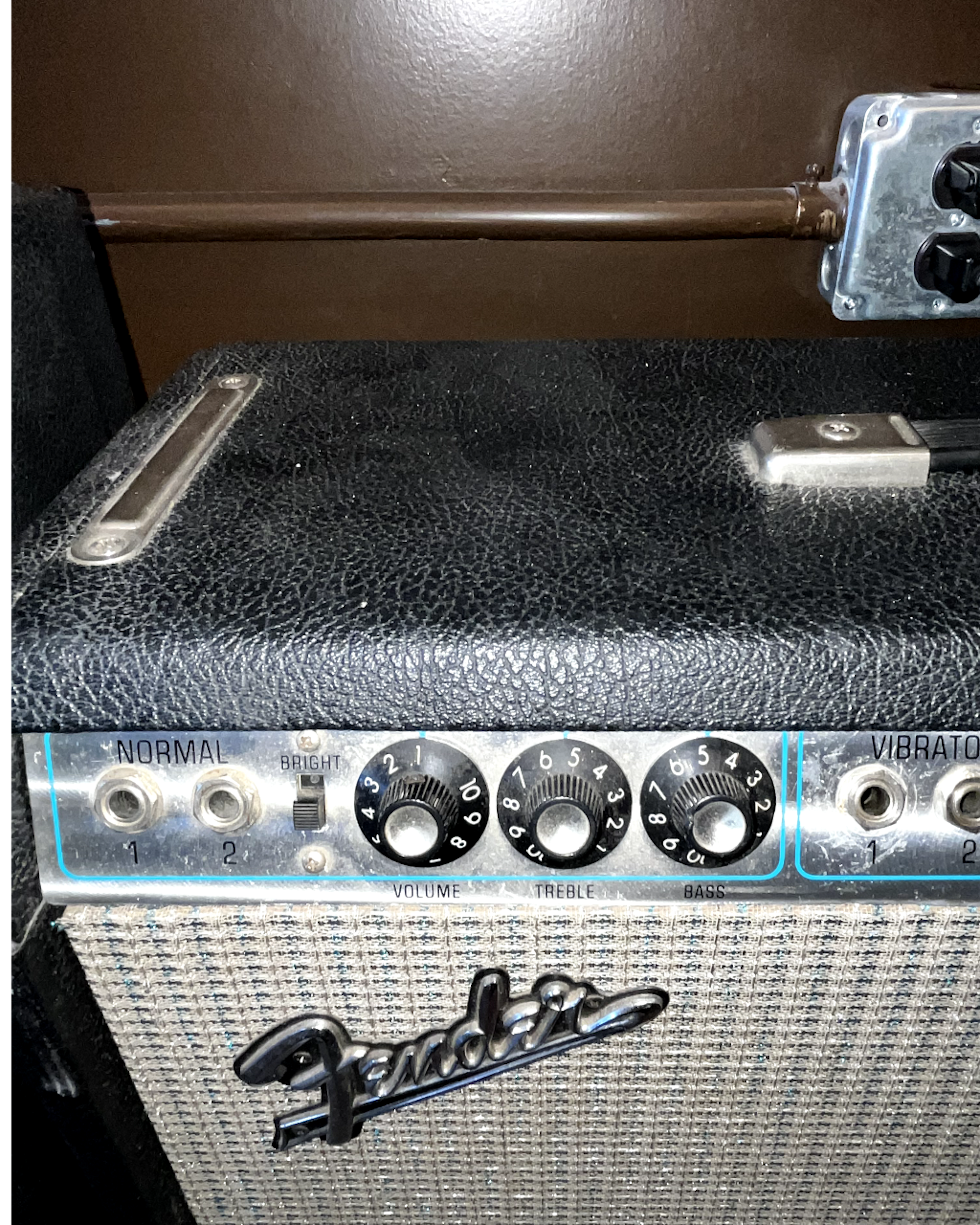 listings/149/images/1752083019831-1969-Fender-Vibrolux-Reverb-02.png