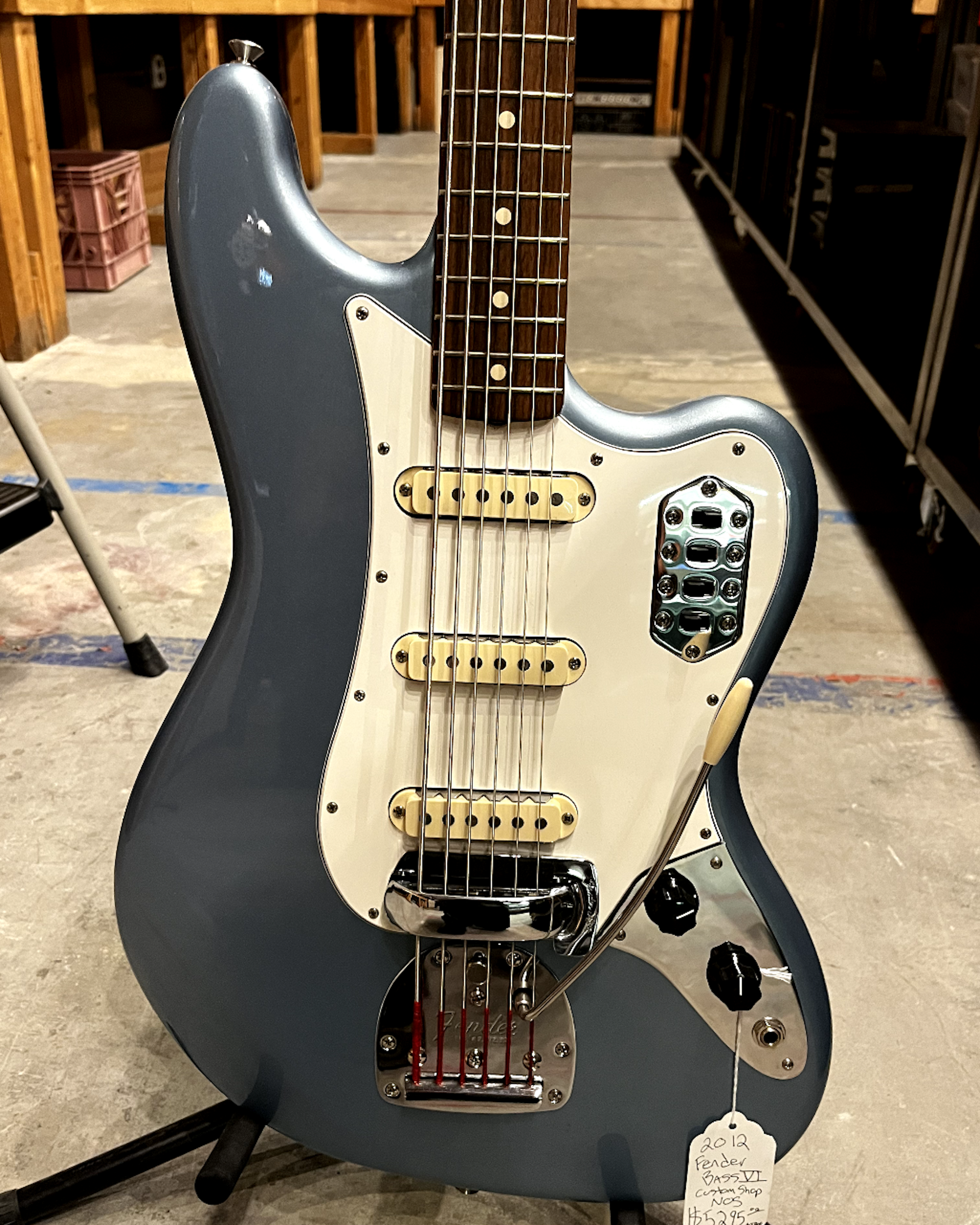 listings/169/images/1752170712116-2012-Fender-Bass-VI-Custom-Shop-002.png