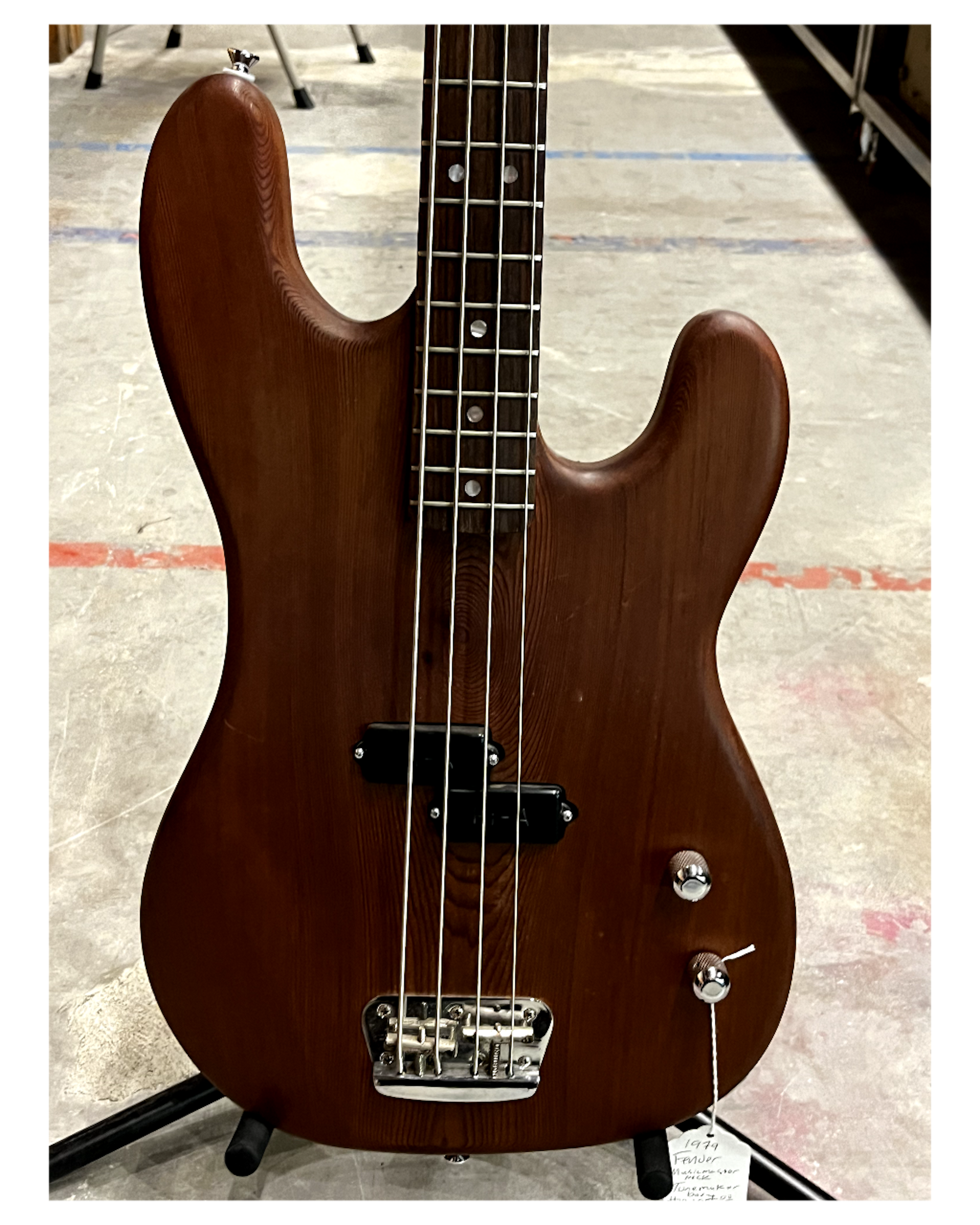 listings/179/images/1752264886112-1979-Fender-Musicmaster-002.png