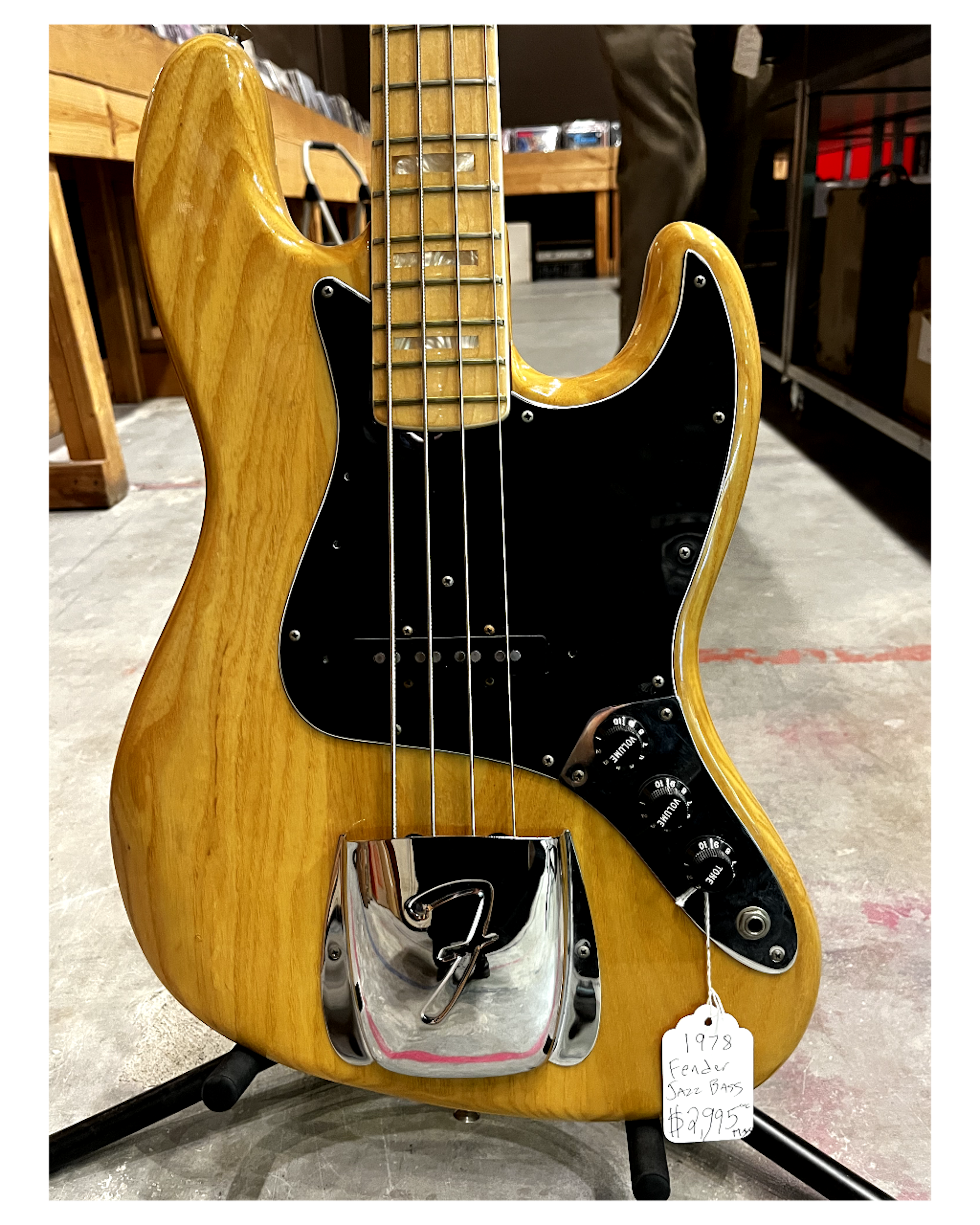 listings/188/images/1752267883111-1978-Fender-Jazz-Bass-002.png