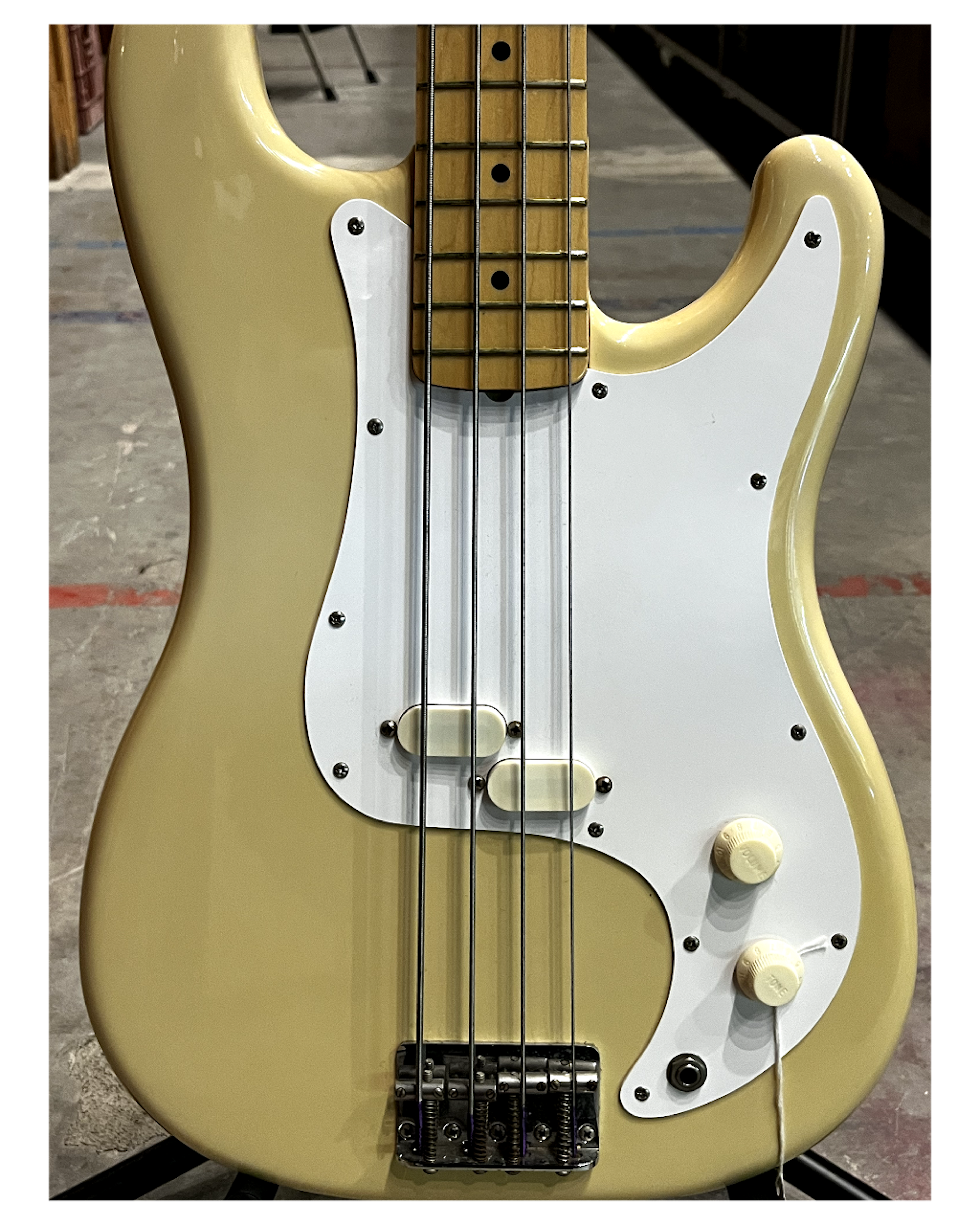 listings/214/images/1752272552433-1981-Fender-Bullet-Bass-Deluxe-002.png
