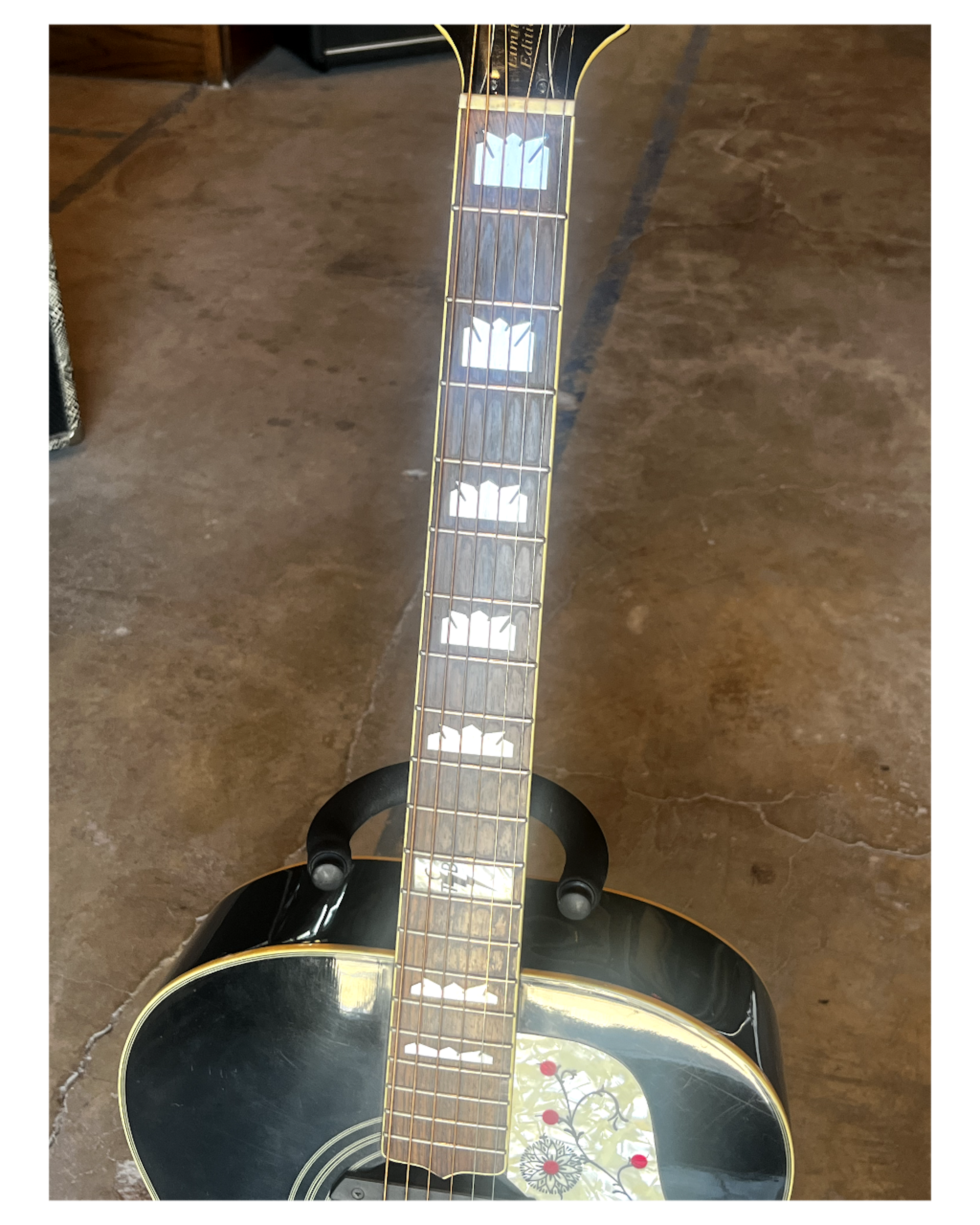 listings/297/images/1752657201778-1996-Epiphone-_Elvis_-EJ-200-05.png