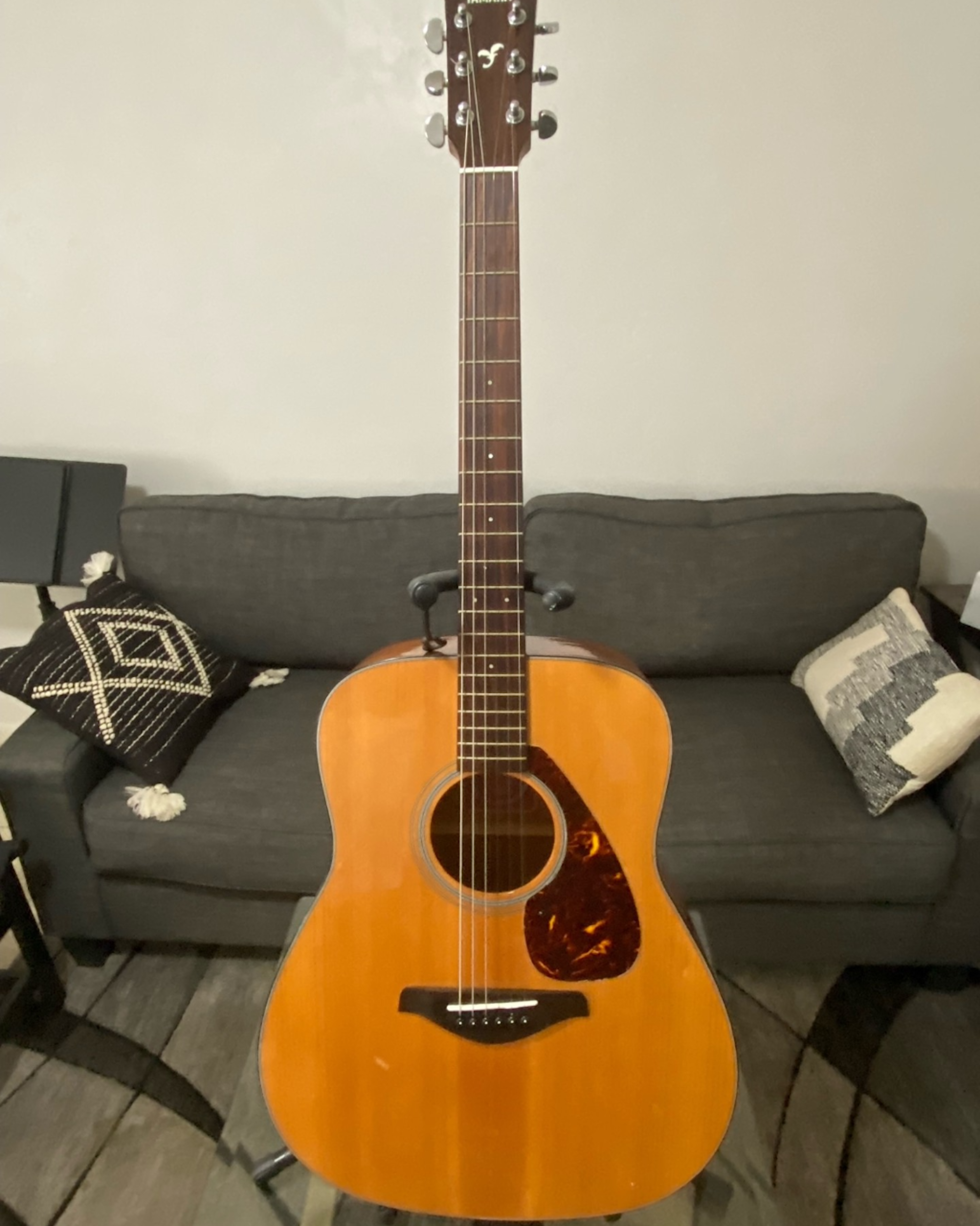 Yamaha FG700S - Solid Sitka spruce top - first generation