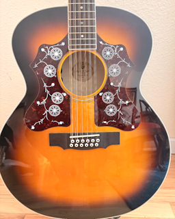 12 string Guild F-2512E Deluxe sunburst