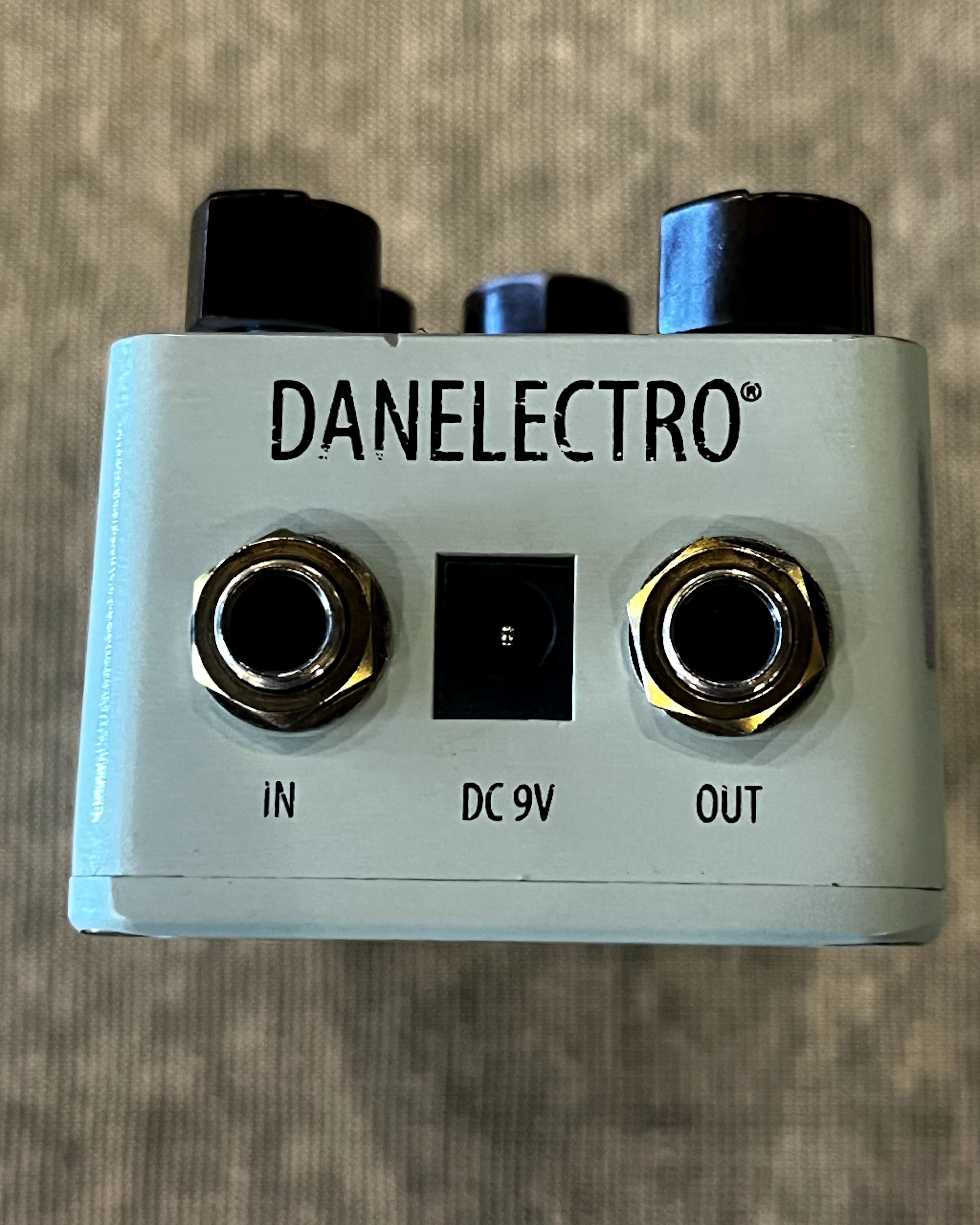 listings/310/images/1752698987456-Danelectro-Roebuck-wbox-2.png