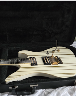 Schecter Synyster Gates Custom Golden Goddess