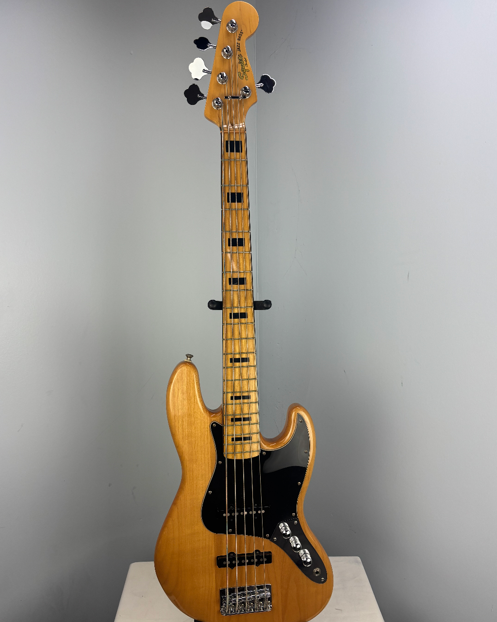 Squier Vintage Modified Jazz Bass V – Natural – Maple Block Inlays – Excellent