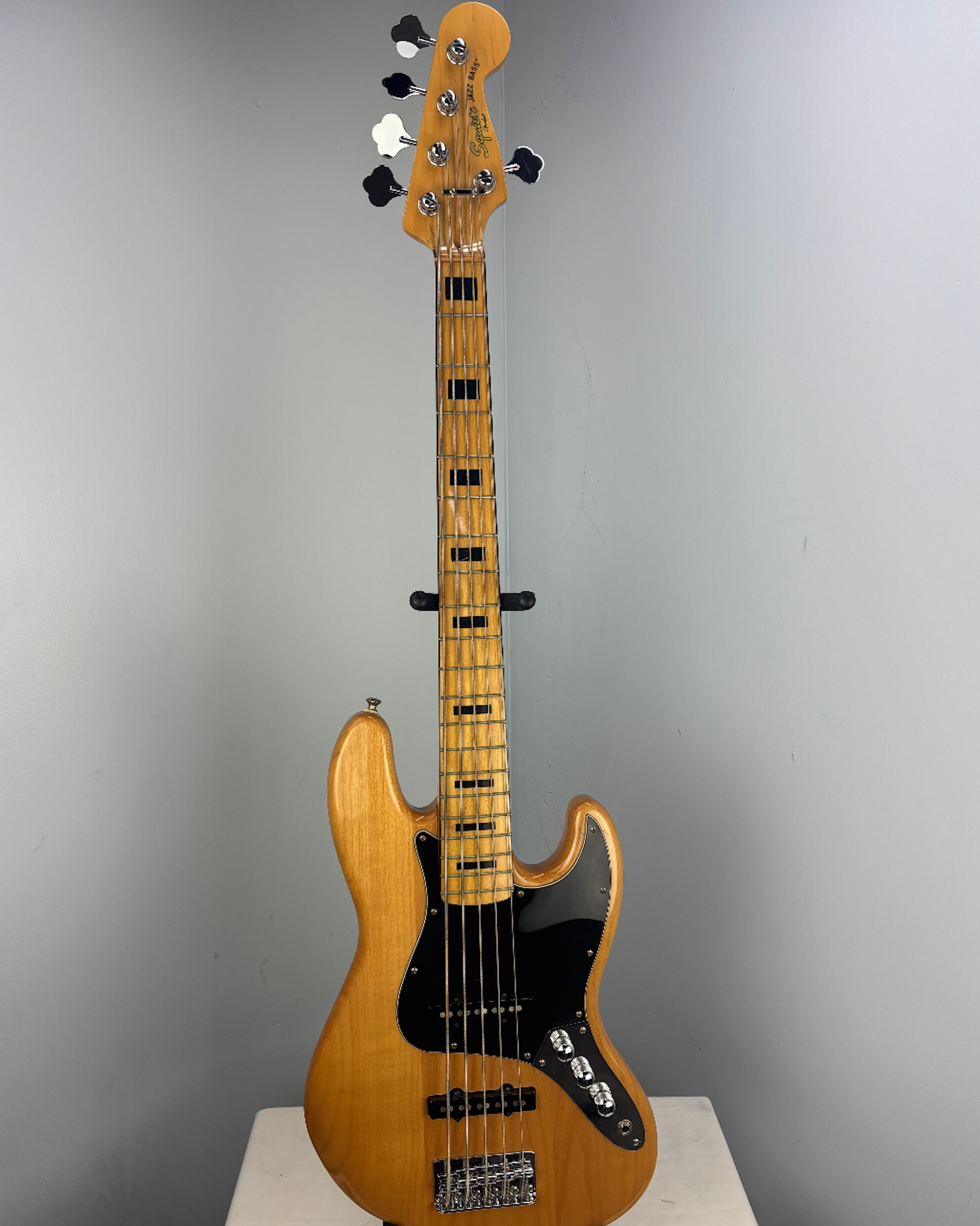 Squier Vintage Modified Jazz Bass V – Natural – Maple Block Inlays – Excellent