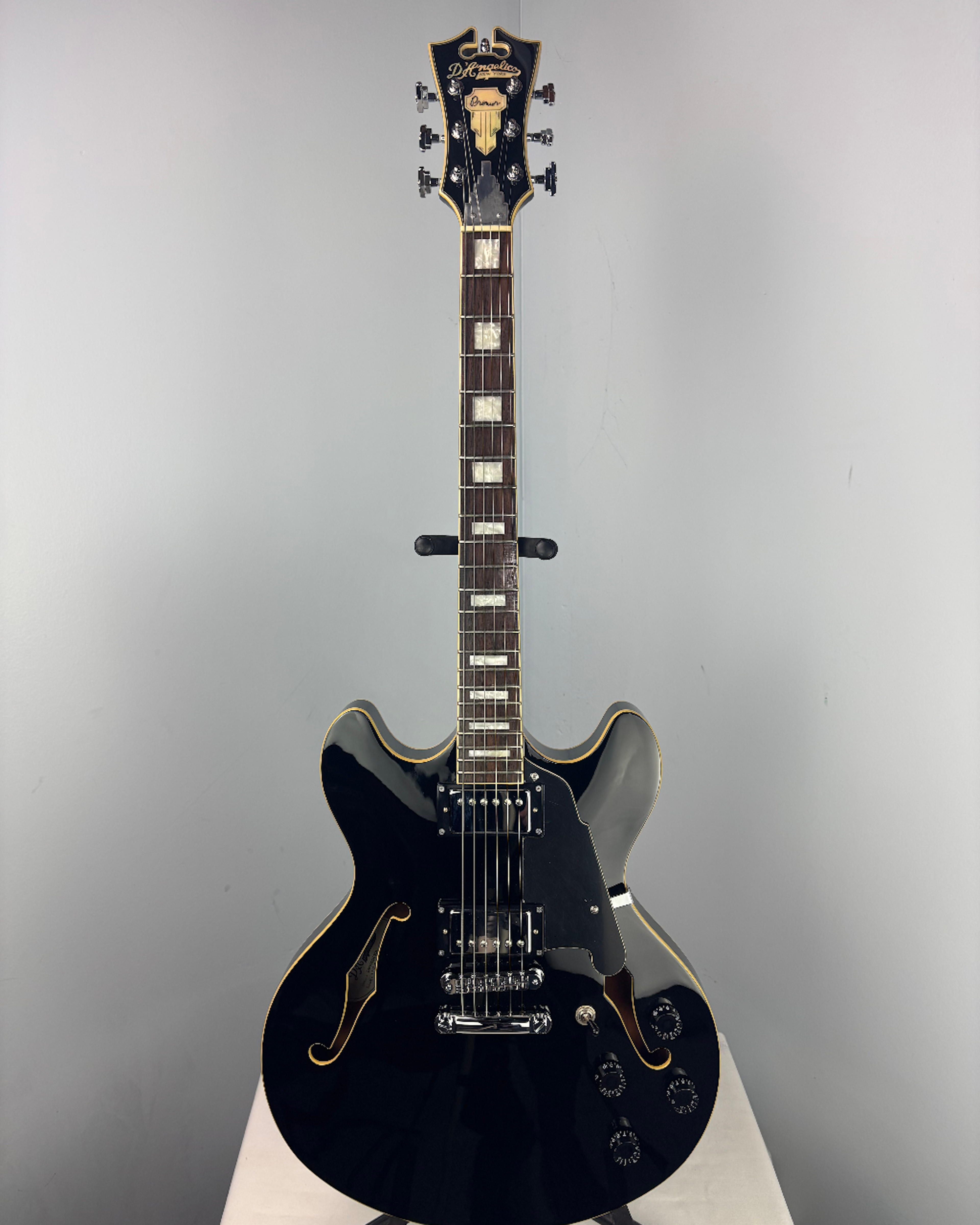 D’Angelico Premier USA DC Semi-Hollow – Black – Original Case – 2017