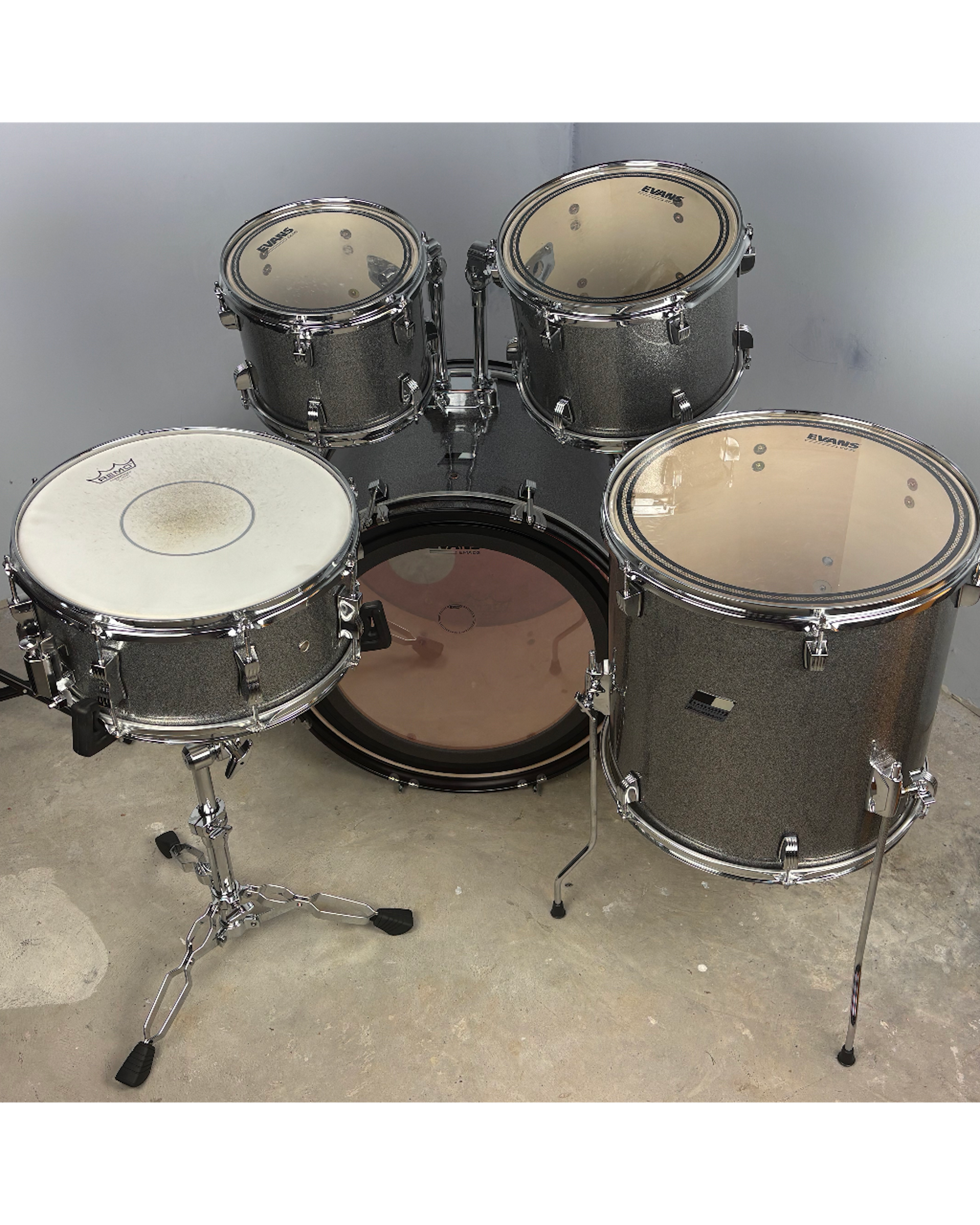 🥁 Ludwig Backbeats Drum Set – Silver Sparkle (2020s)