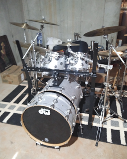 DW Collectors Series, Maple Shells 7 pc with all of original hardware.