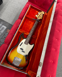 Fender Mustang Bass 1976 - 3-Color Sunburst with Original Case