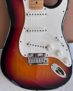 Fender American Standard Stratocaster with Maple Fretboard - 1997