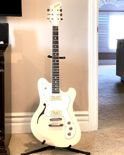 Baum Conquer 59 Semi Hollow Guitar & Custom made Baum Hardshell Case