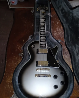 Epiphone Les Paul Custom Limited-Edition Silver Burst With Case
