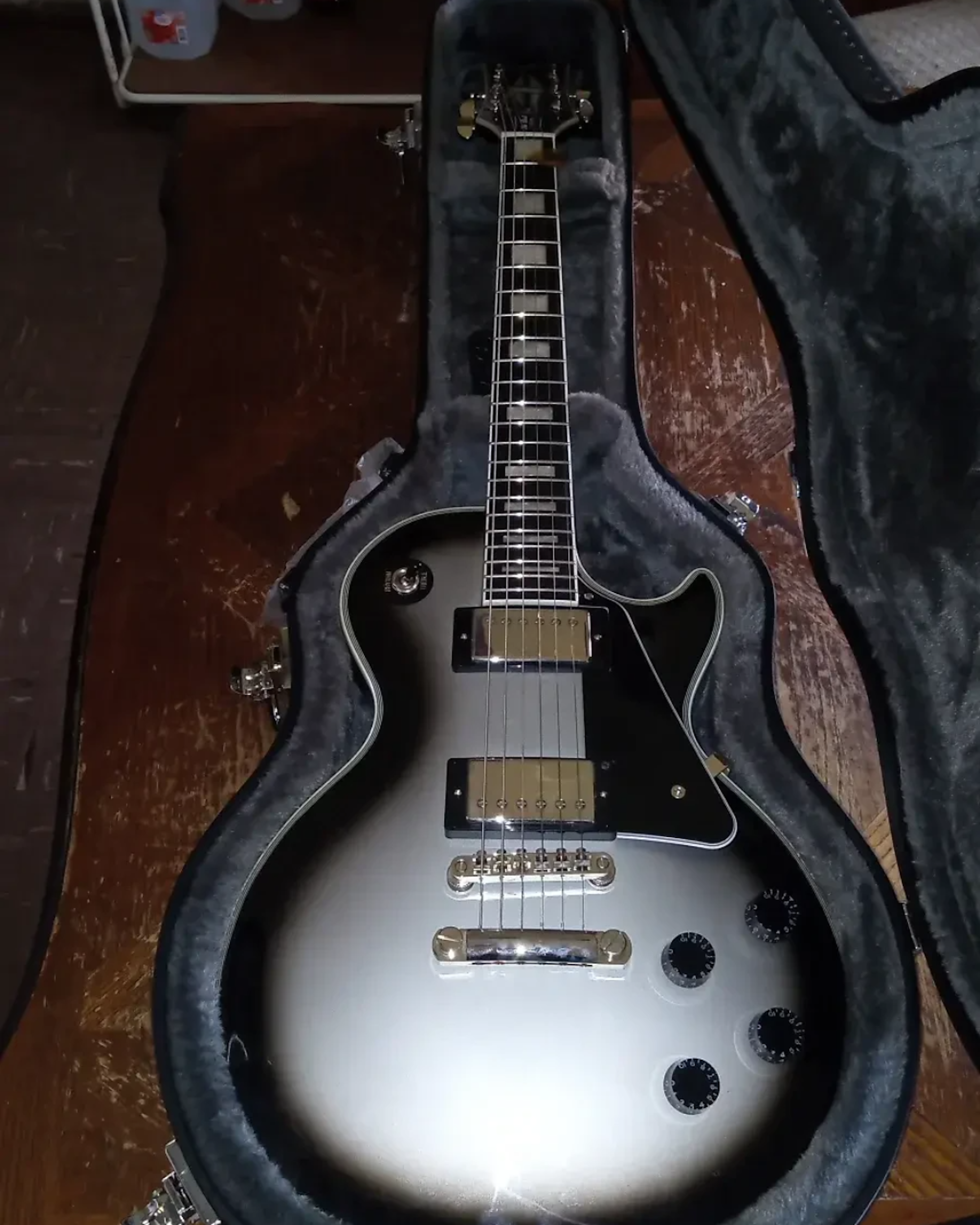 Epiphone Les Paul Custom Limited-Edition Silver Burst With Case